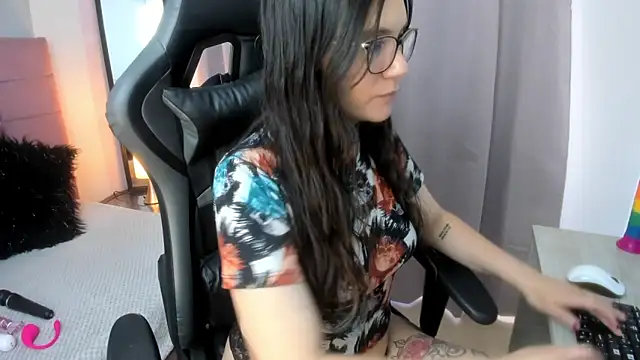 Snapshot of Wanda_sg chatting on 09.12.25 Wanda sg online show from 09.12.25