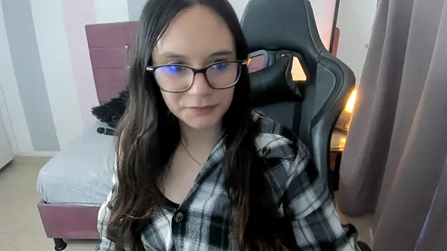 Snapshot of Wanda_sg chatting on 10.04.25 Wanda sg online show from 10.04.25