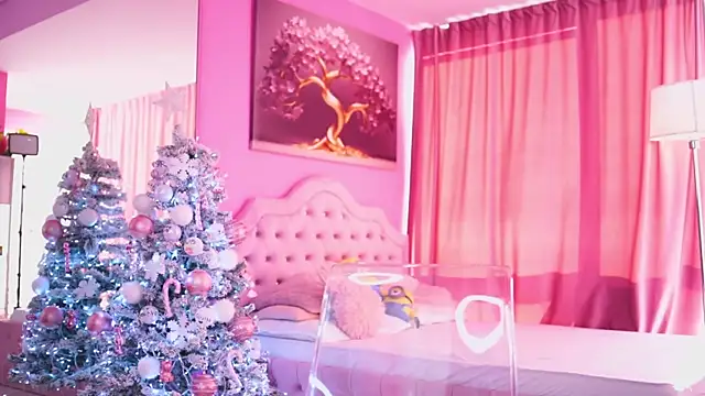 Snapshot of AshleySinn chatting on 12.18.25 AshleySinn online show from 12.18.25