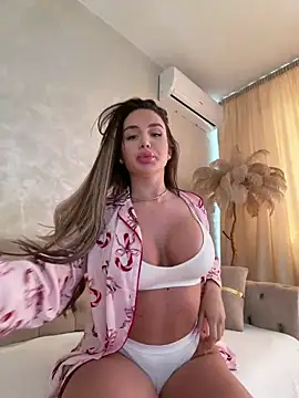 Snapshot of AshleySinn chatting on 02.14.26 AshleySinn online show from 02.14.26