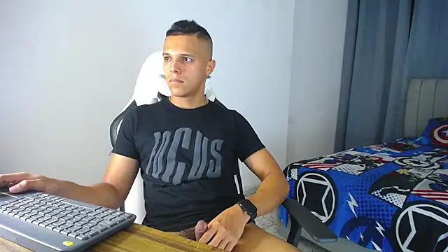 Snapshot of DavidAngell7 chatting on 12.14.24 DavidAngell7 online show from 12.14.24