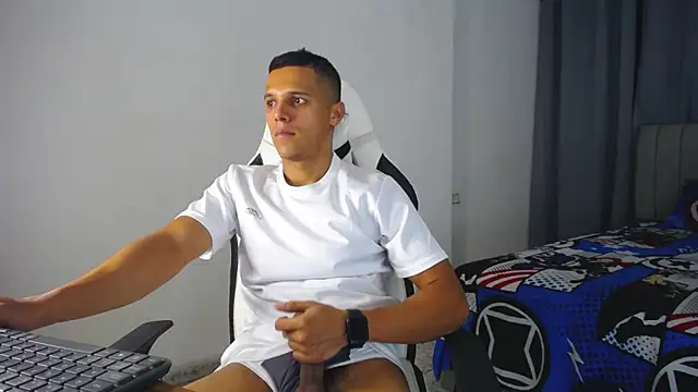 Snapshot of DavidAngell7 chatting on 12.28.24 DavidAngell7 online show from 12.28.24