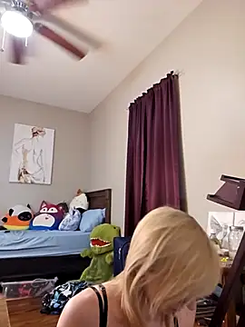 AmethystFoxx online show from 03.18.25