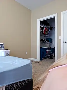 AmethystFoxx online show from 09.10.25