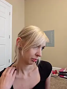 AmethystFoxx online show from 09.13.25