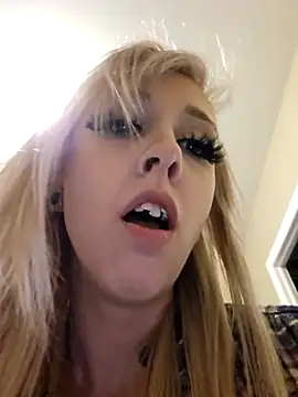 AmethystFoxx online show from 11.16.25