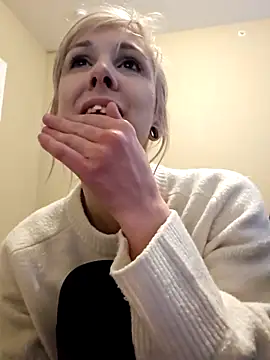 AmethystFoxx online show from 11.18.25