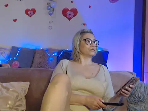 BellaBellaHot online show from 02.22.25