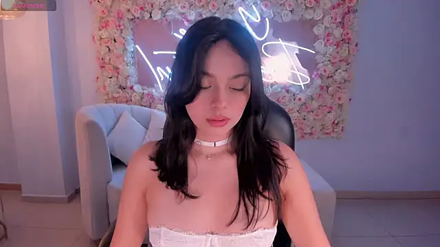 NaomiSainz online show from 02.18.25