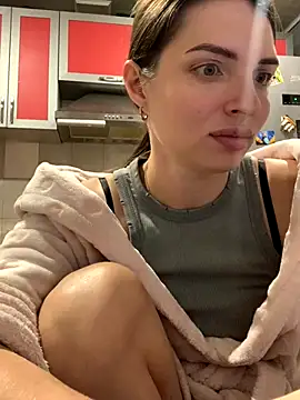 Snapshot of SeducingYoghourt chatting on 11.05.25 SeducingYoghourt online show from 11.05.25