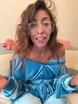 amanilouve online show from 10.15.25