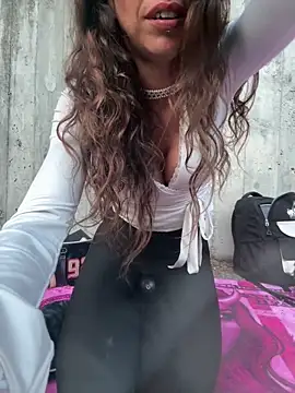 amanilouve online show from 04.21.26