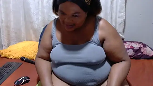 Snapshot of MatureBootyBabe4Uxx chatting on 03.01.26 MatureBootyBabe4Uxx online show from 03.01.26