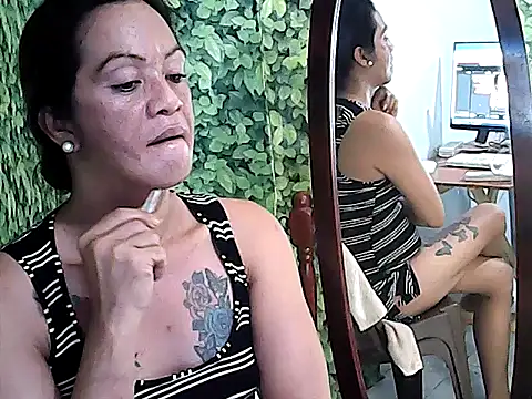 Snapshot of yummy_21xxx chatting on 10.05.25 yummy 21xxx online show from 10.05.25