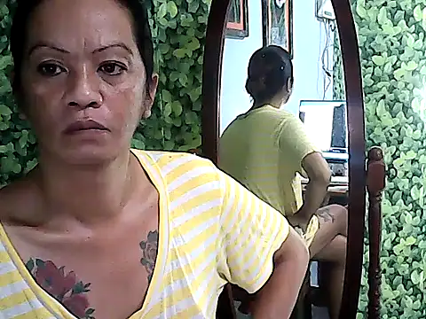 Snapshot of yummy_21xxx chatting on 11.13.25 yummy 21xxx online show from 11.13.25