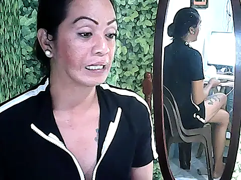 Snapshot of yummy_21xxx chatting on 11.22.25 yummy 21xxx online show from 11.22.25