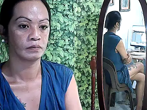 Snapshot of yummy_21xxx chatting on 11.24.25 yummy 21xxx online show from 11.24.25