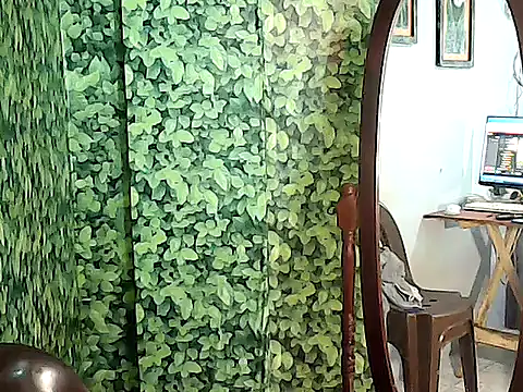 Snapshot of yummy_21xxx chatting on 12.15.25 yummy 21xxx online show from 12.15.25