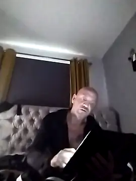 Snapshot of Verynaughtyx chatting on 11.23.25 Verynaughtyx online show from 11.23.25