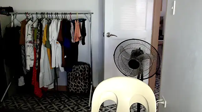 Snapshot of urqueendominant chatting on 01.21.25 urqueendominant online show from 01.21.25