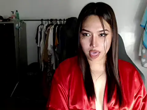 Snapshot of urqueendominant chatting on 03.04.25 urqueendominant online show from 03.04.25