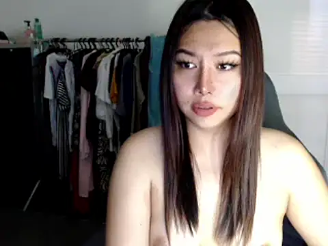 Snapshot of urqueendominant chatting on 03.05.25 urqueendominant online show from 03.05.25