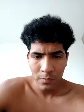 Snapshot of riquer09 chatting on 11.10.25 riquer09 online show from 11.10.25