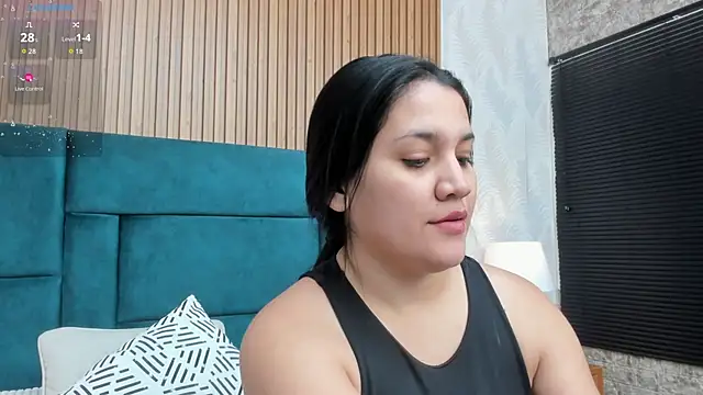 Snapshot of Kareena_chopra chatting on 09.18.25 Kareena chopra online show from 09.18.25
