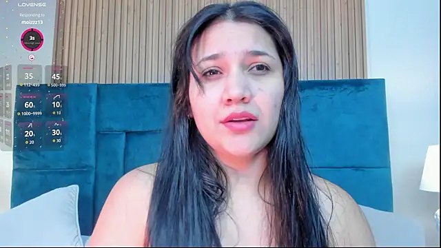 Snapshot of Kareena_chopra chatting on 06.23.26 Kareena chopra online show from 06.23.26
