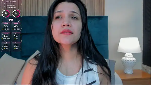 Snapshot of Kareena_chopra chatting on 06.27.26 Kareena chopra online show from 06.27.26