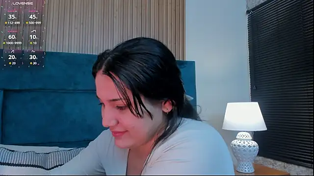 Snapshot of Kareena_chopra chatting on 06.30.26 Kareena chopra online show from 06.30.26