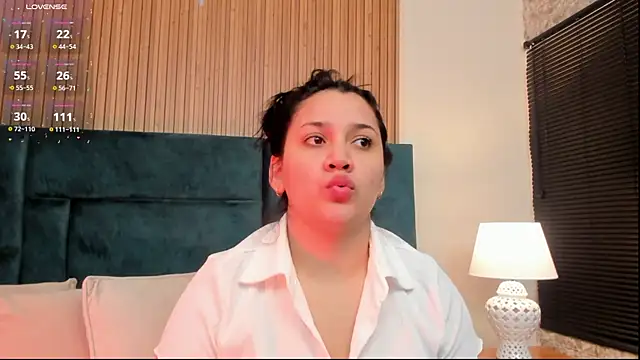 Snapshot of Kareena_chopra chatting on 07.17.26 Kareena chopra online show from 07.17.26