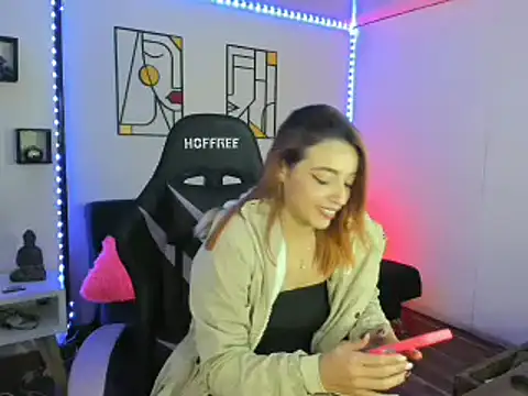 Snapshot of kay_marie chatting on 12.17.24 kay marie online show from 12.17.24