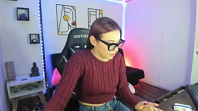 Snapshot of kay_marie chatting on 12.21.24 kay marie online show from 12.21.24