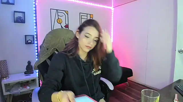 Snapshot of kay_marie chatting on 01.12.25 kay marie online show from 01.12.25