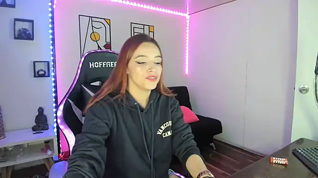 Snapshot of kay_marie chatting on 01.12.25 kay marie online show from 01.12.25