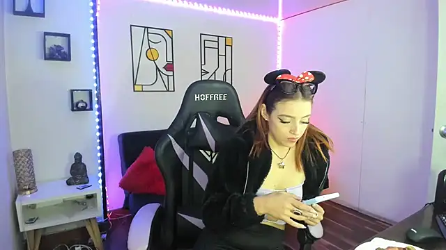 Snapshot of kay_marie chatting on 01.17.25 kay marie online show from 01.17.25