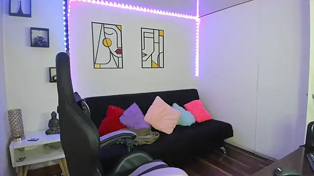 Snapshot of kay_marie chatting on 01.18.25 kay marie online show from 01.18.25