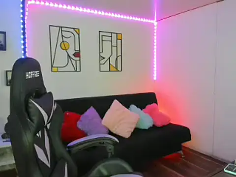 Snapshot of kay_marie chatting on 01.22.25 kay marie online show from 01.22.25