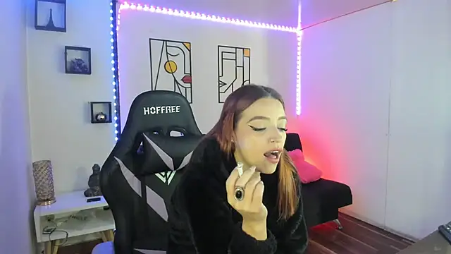 Snapshot of kay_marie chatting on 01.24.25 kay marie online show from 01.24.25