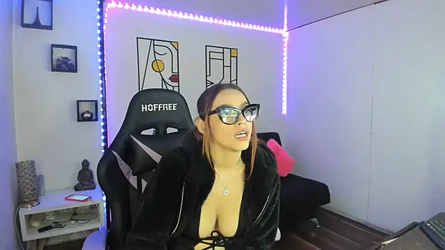 Snapshot of kay_marie chatting on 01.31.25 kay marie online show from 01.31.25