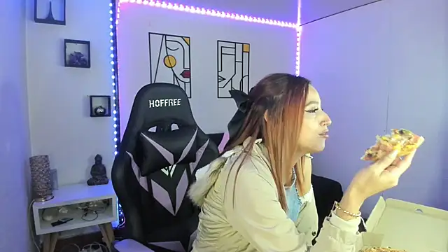 Snapshot of kay_marie chatting on 02.01.25 kay marie online show from 02.01.25