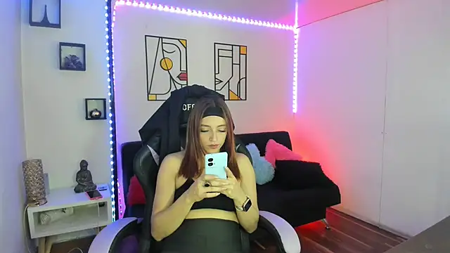 Snapshot of kay_marie chatting on 02.07.25 kay marie online show from 02.07.25