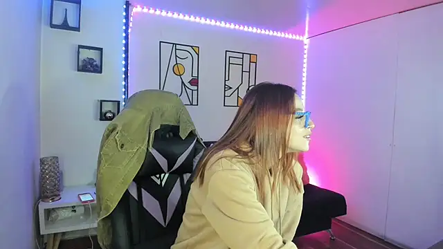 Snapshot of kay_marie chatting on 02.11.25 kay marie online show from 02.11.25