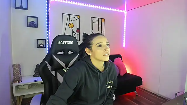 Snapshot of kay_marie chatting on 02.13.25 kay marie online show from 02.13.25