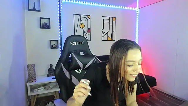 Snapshot of kay_marie chatting on 02.14.25 kay marie online show from 02.14.25