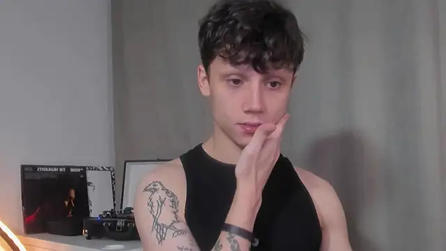 Snapshot of Nicky_neal chatting on 12.12.24 Nicky neal online show from 12.12.24