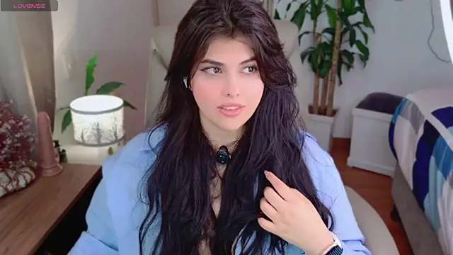 Snapshot of Alyaa_s chatting on 06.07.26 Alyaa s online show from 06.07.26