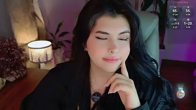 Snapshot of Alyaa_s chatting on 06.14.26 Alyaa s online show from 06.14.26
