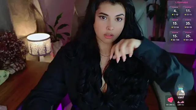 Snapshot of Alyaa_s chatting on 06.14.26 Alyaa s online show from 06.14.26